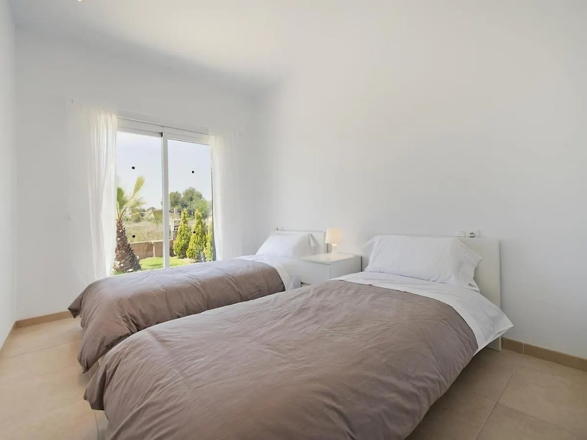 הקונטקטים של Villa Mar I